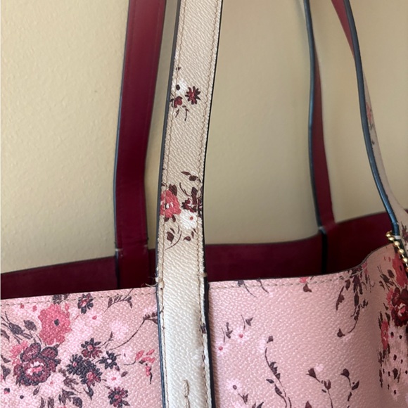 Coach Pink Floral Tote Bag with Classic Design - Picture 4 of 14